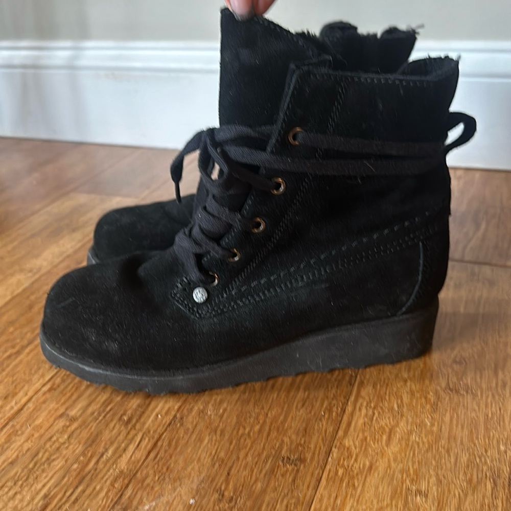 Black bear paw lace up boots